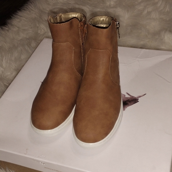 KENNETH Cole Girls boot NWOT - Picture 2 of 4